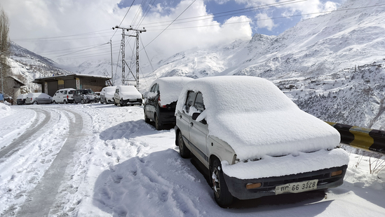 Heavy Snowfall Disrupts Himachal Pradesh Travel: Safety Tips Inside